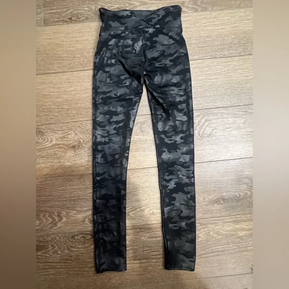 Spanx Faux Leather High-rise Camo Legging - Picture 4 of 5